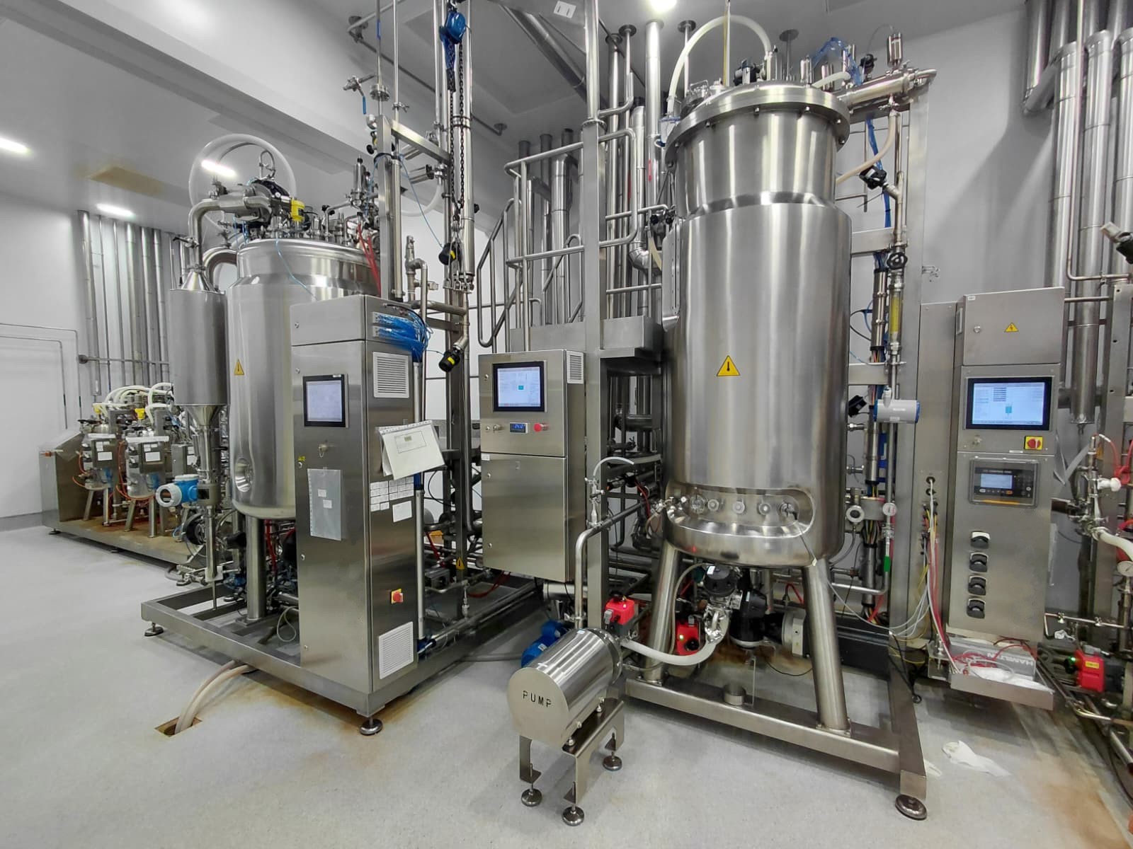 Aerial view of an integrated upstream and downstream biomanufacturing facility